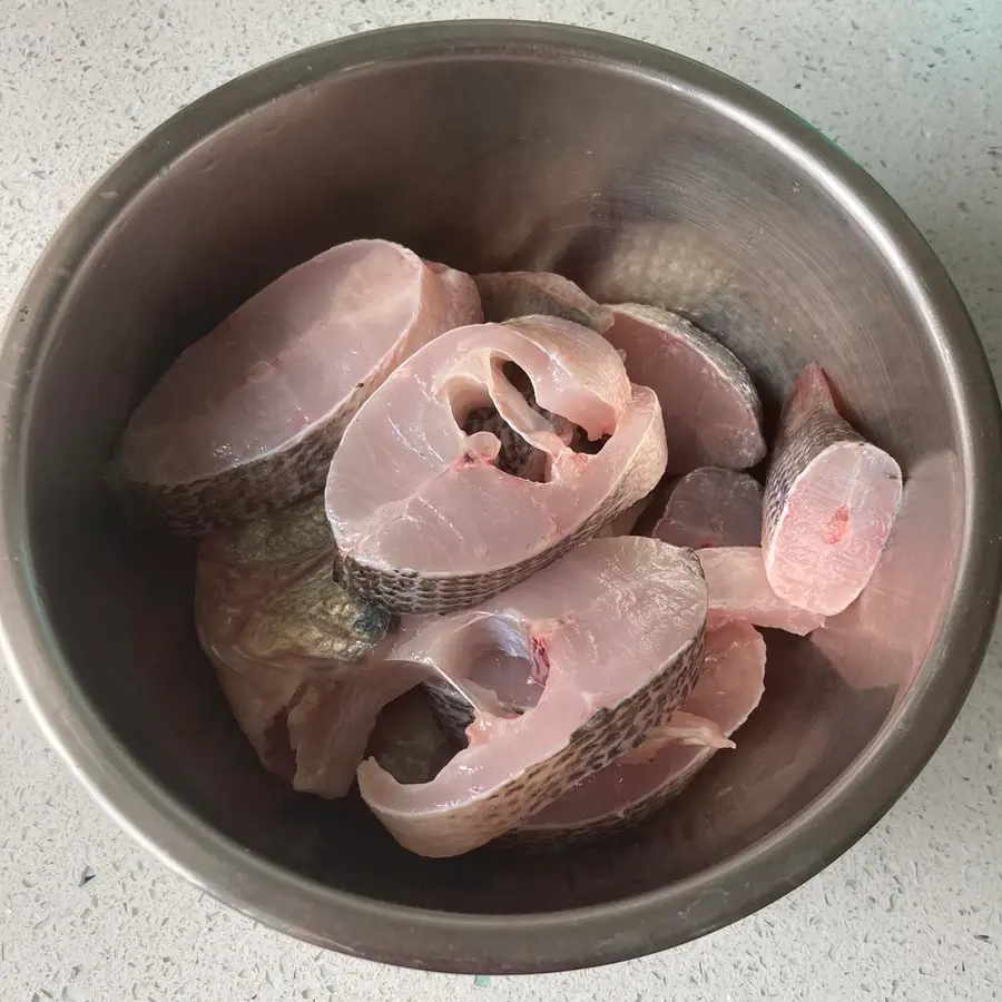 Baked sea bass in a casserole step 0