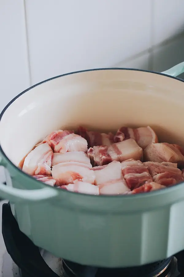 Home-style braised pork without blanching or oil step 0