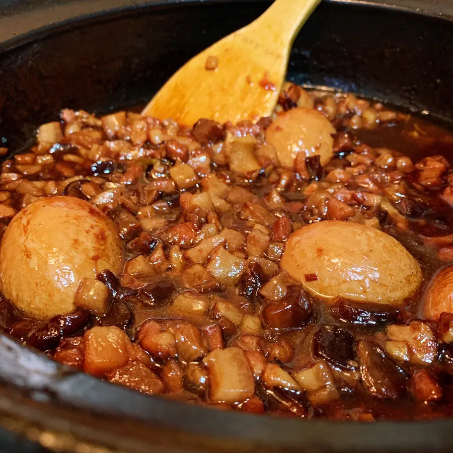 It's so delicious that you can't stop braised pork rice