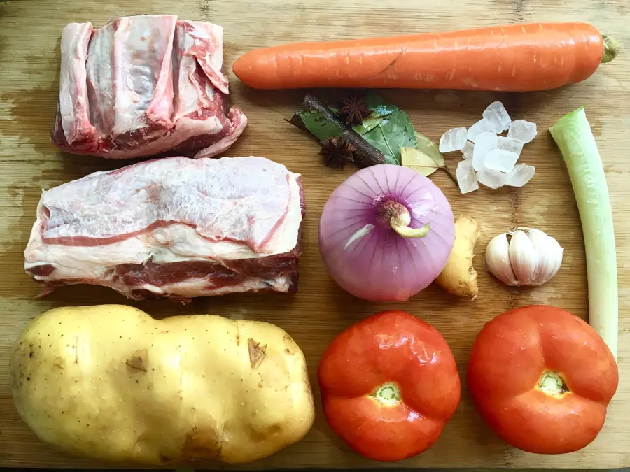 Beef brisket stewed with tomato and potatoes step 0