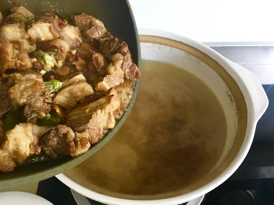 Beef brisket stewed with tomato and potatoes step 0