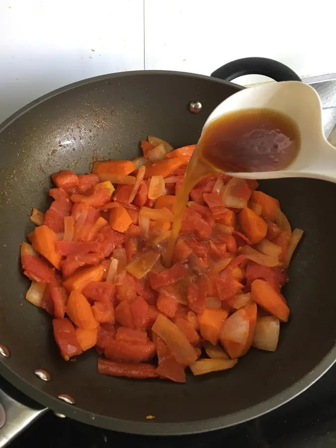 Beef brisket stewed with tomato and potatoes step 0