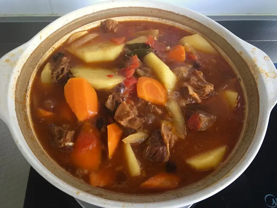 Beef brisket stewed with tomato and potatoes step 0