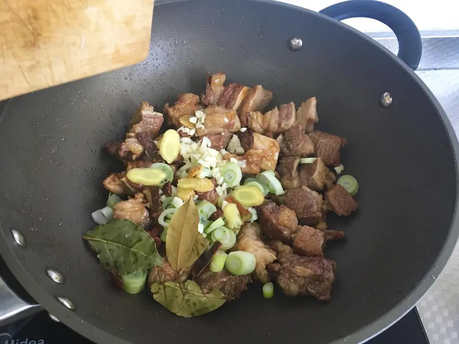 Beef brisket stewed with tomato and potatoes step 0