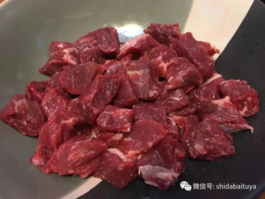 A replica of the black garlic beef cubes from Tianjin Guiyuan Restaurant step 0