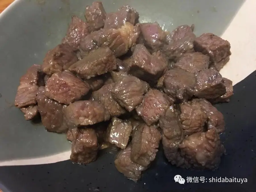 A replica of the black garlic beef cubes from Tianjin Guiyuan Restaurant step 0