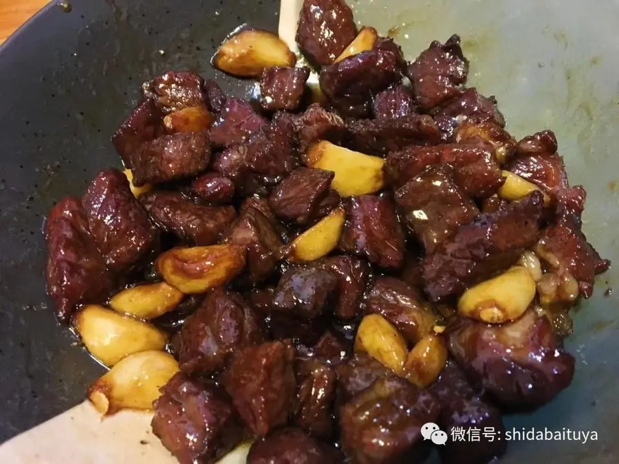 A replica of the black garlic beef cubes from Tianjin Guiyuan Restaurant step 0