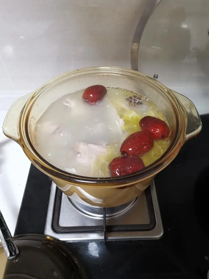 Stewed chicken broth step 0