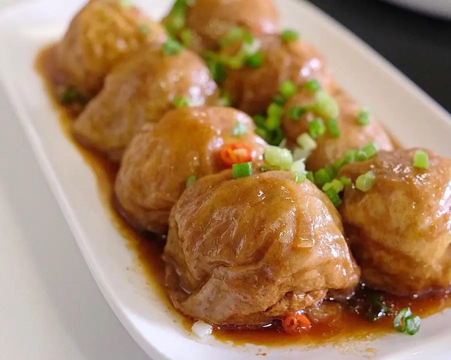 Super super delicious Shanghai home cooking: oil gluten wrapped meat step 0