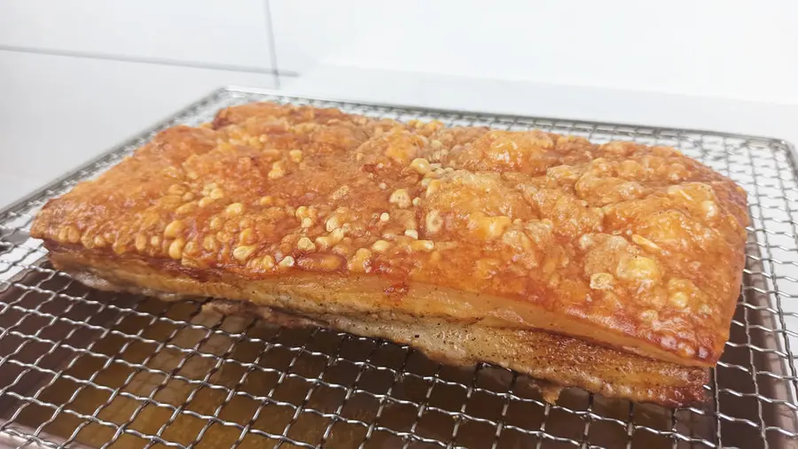 Crispy roast pork, crispy skin, sweet meat, raw roast method step 0