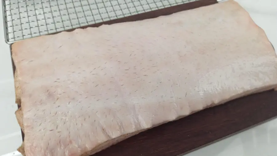 Crispy roast pork, crispy skin, sweet meat, raw roast method step 0