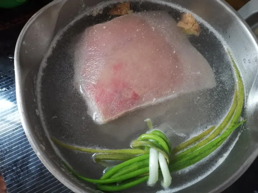 Deep-fried button meat (puff pastry, with crispy button and dipping sauce) step 0