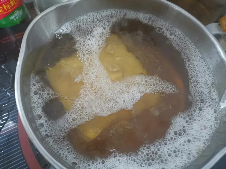 Deep-fried button meat (puff pastry, with crispy button and dipping sauce) step 0