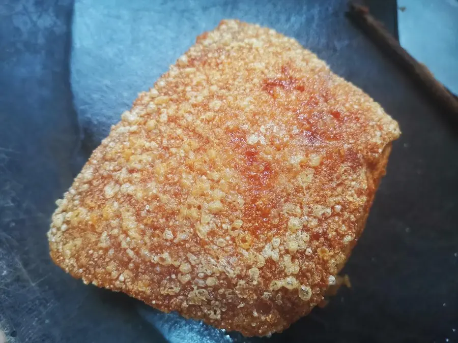 Deep-fried button meat (puff pastry, with crispy button and dipping sauce)