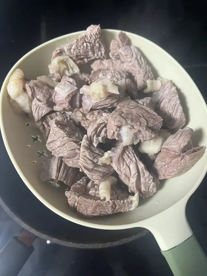 I can eat three bowls of rice with this stewed beef brisket with tomatoes! step 0