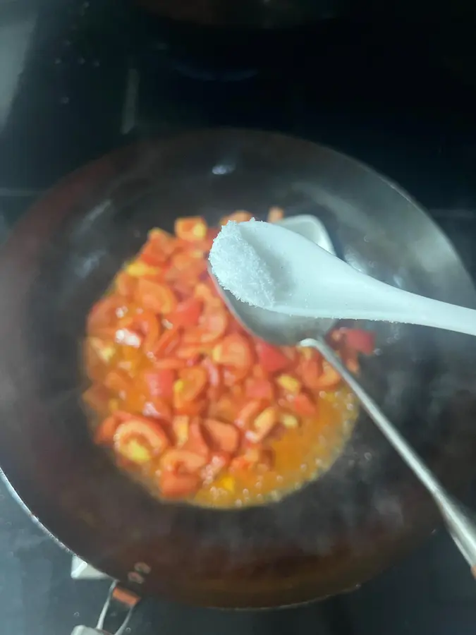 I can eat three bowls of rice with this stewed beef brisket with tomatoes! step 0