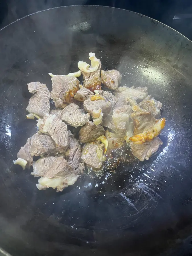 I can eat three bowls of rice with this stewed beef brisket with tomatoes! step 0