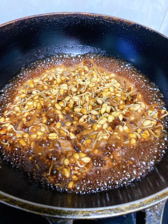 Super side meal: soybean sprouts fried meat - fruit and fruit kitchen step 0