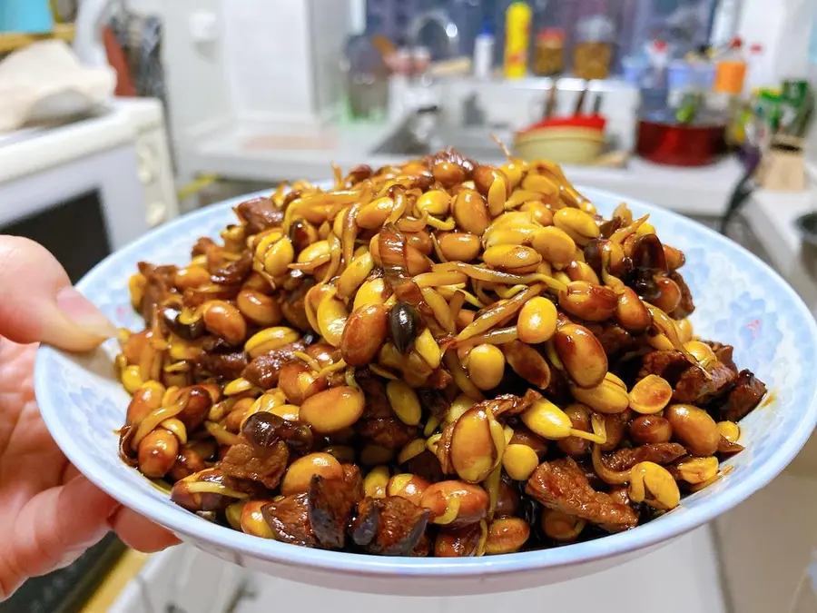 Super side meal: soybean sprouts fried meat - fruit and fruit kitchen step 0