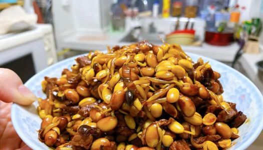 Super side meal: soybean sprouts fried meat - fruit and fruit kitchen