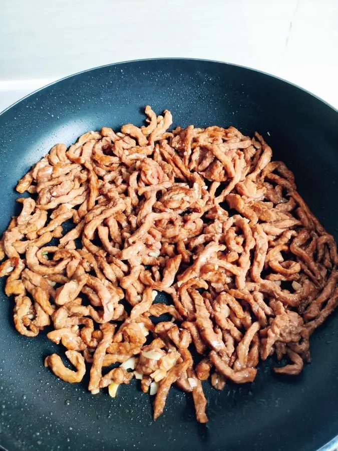 It's so delicious that you can't stop stir-frying shredded beef step 0