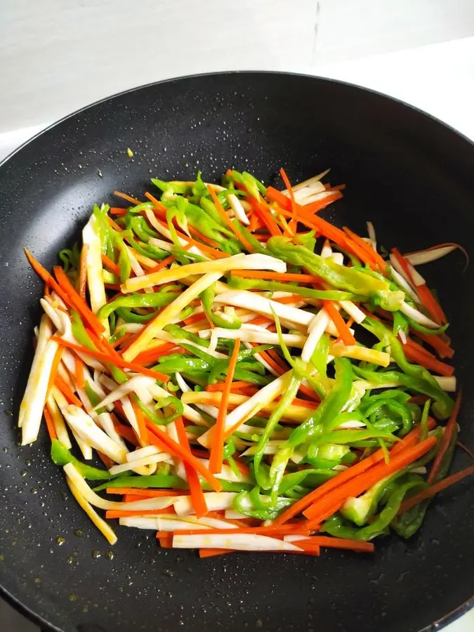 It's so delicious that you can't stop stir-frying shredded beef step 0