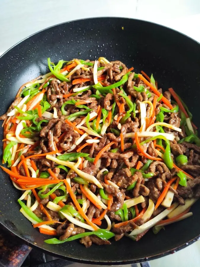 It's so delicious that you can't stop stir-frying shredded beef step 0