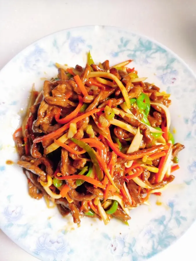 It's so delicious that you can't stop stir-frying shredded beef step 0