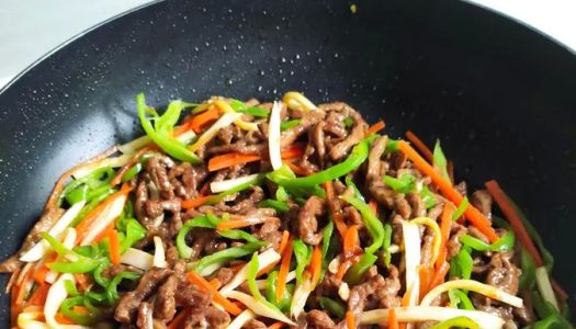 It's so delicious that you can't stop stir-frying shredded beef