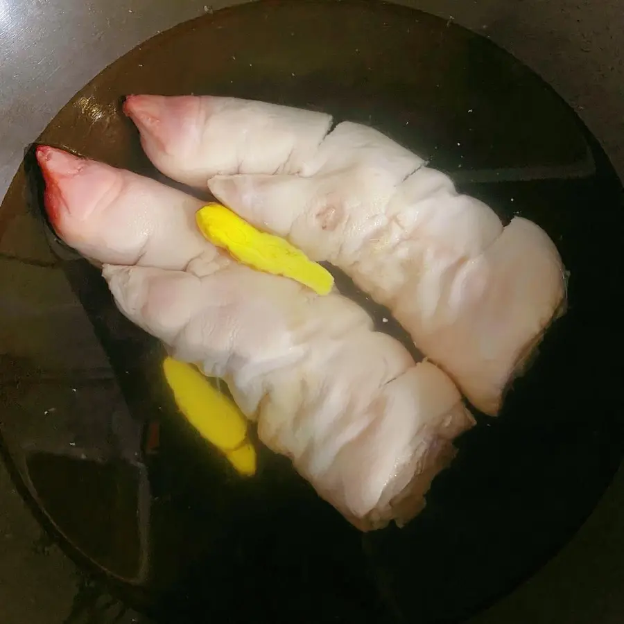 Air fryer roasted pig's trotters step 0