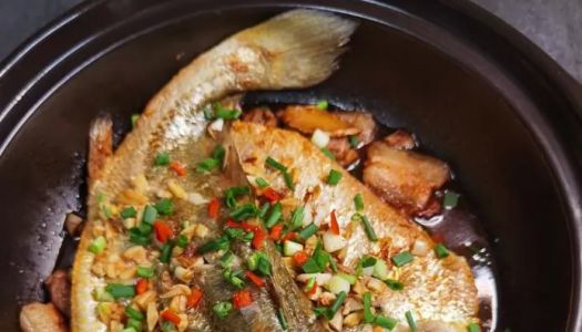 Bake yellow croaker in a casserole without putting a drop of water