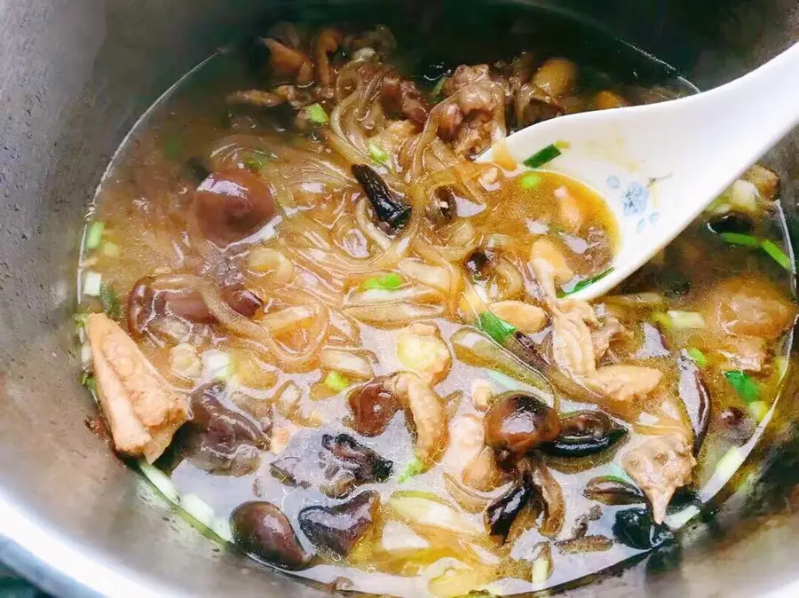 Northeast banquet dish ~ chicken stewed mushrooms step 0