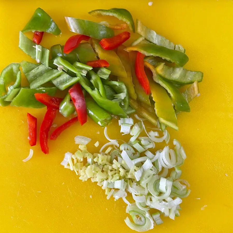 Home-style stir-fried beef (tender and smooth) step 0