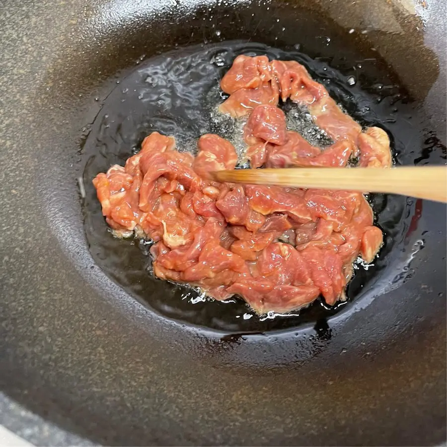 Home-style stir-fried beef (tender and smooth) step 0