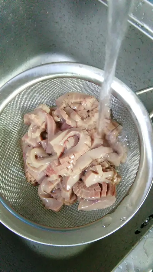 Stir-fried kidney flower (including pork loin treatment and deodorization method) step 0