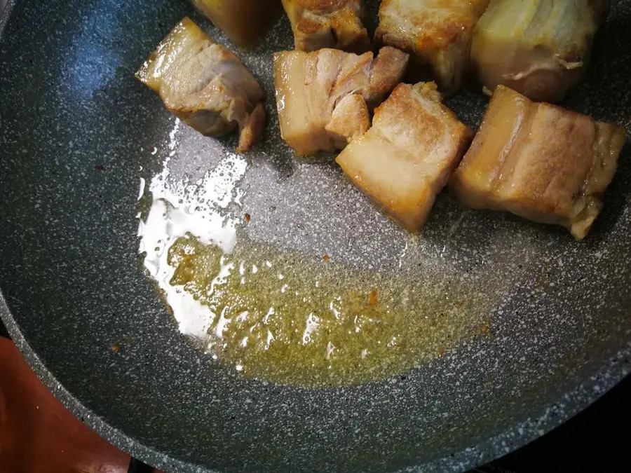 Fragrant and glutinous, super authentic Zhao's home-style braised pork step 0