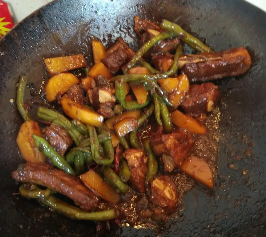 Representative of hard dishes - pork ribs stewed beans and potatoes (bean stewed noodle embryo) step 0