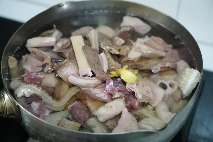 Cantonese radish beef offal pot step 0