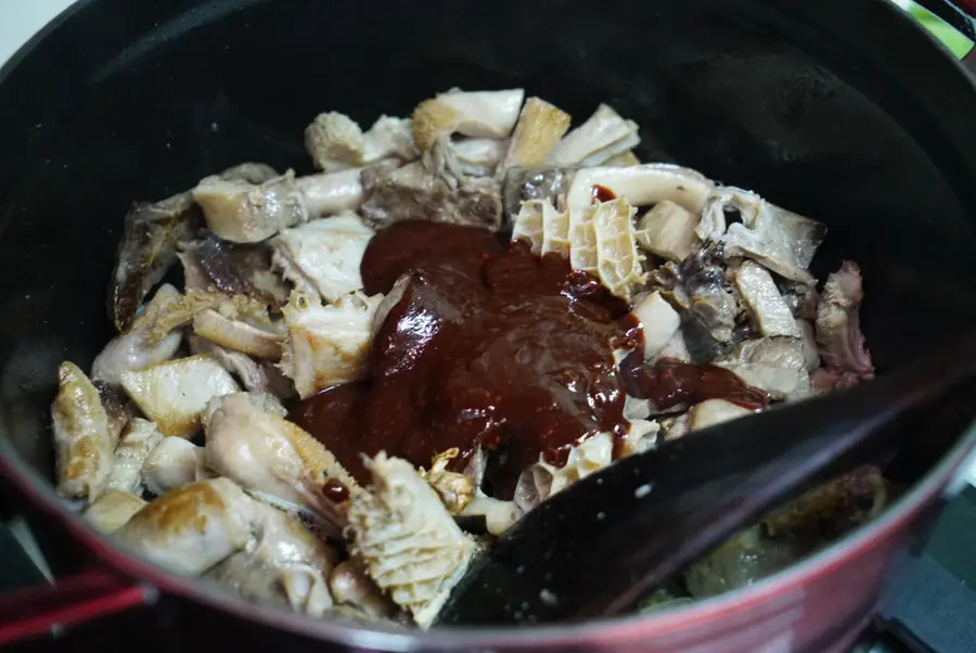 Cantonese radish beef offal pot step 0