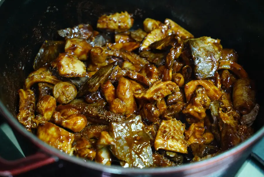 Cantonese radish beef offal pot step 0