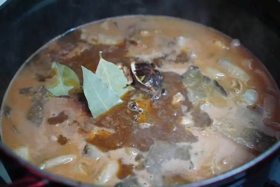 Cantonese radish beef offal pot step 0