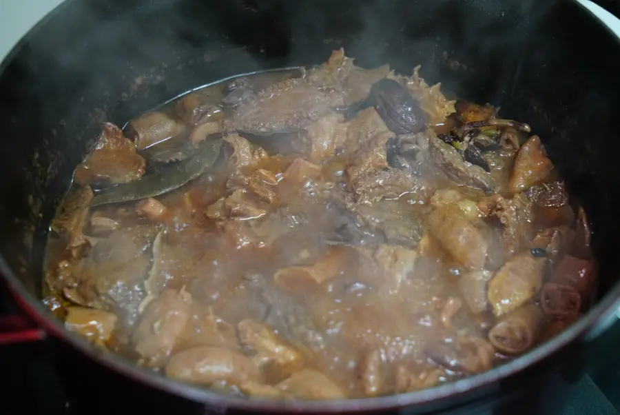 Cantonese radish beef offal pot step 0