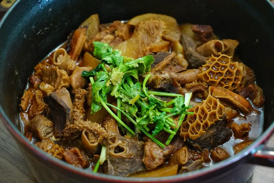 Cantonese radish beef offal pot step 0