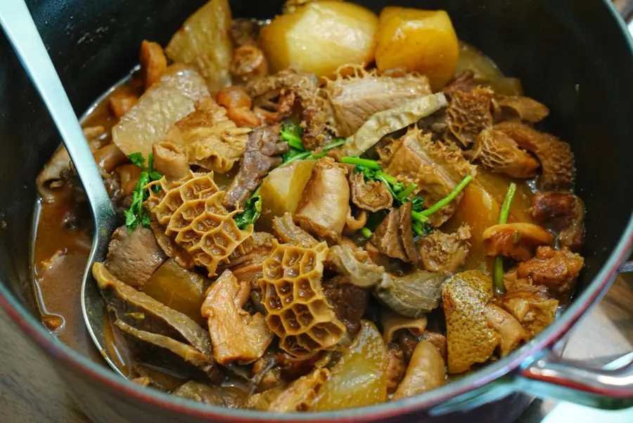 Cantonese radish beef offal pot step 0