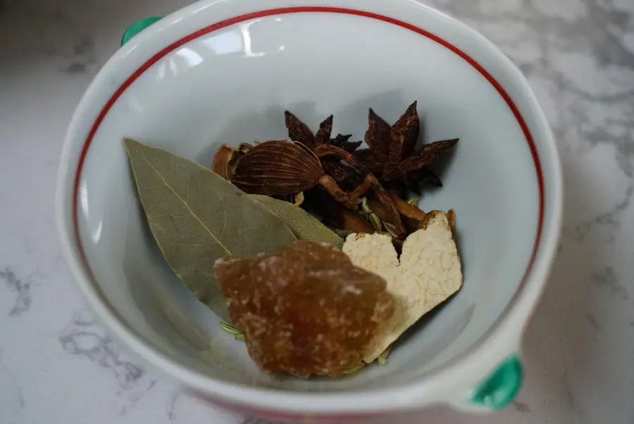 Cantonese radish beef offal pot step 0