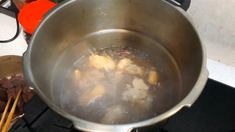 Braised pig's trotters step 0