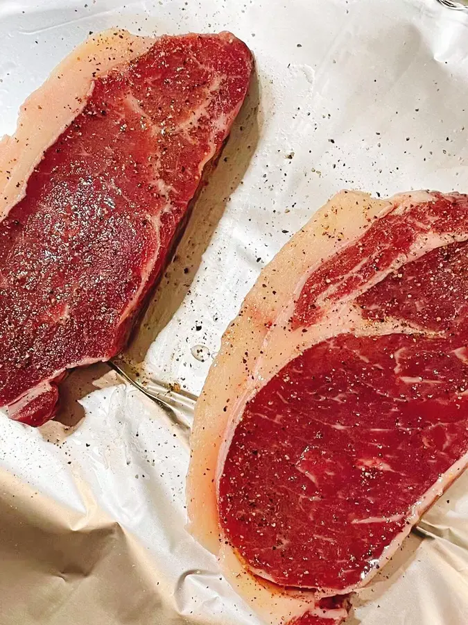 Tender and juicy, oven-baked tender grilled steak step 0