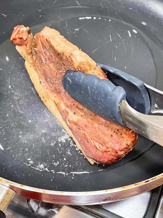 Tender and juicy, oven-baked tender grilled steak step 0