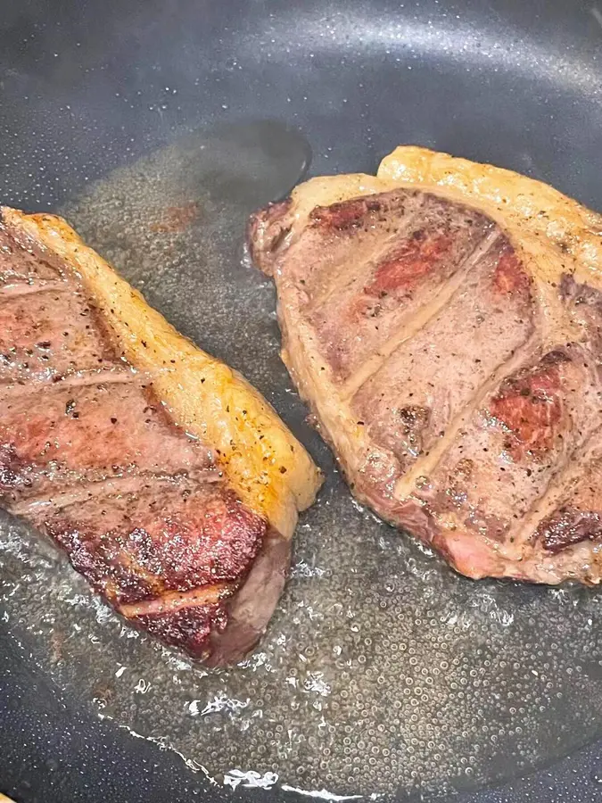 Tender and juicy, oven-baked tender grilled steak step 0