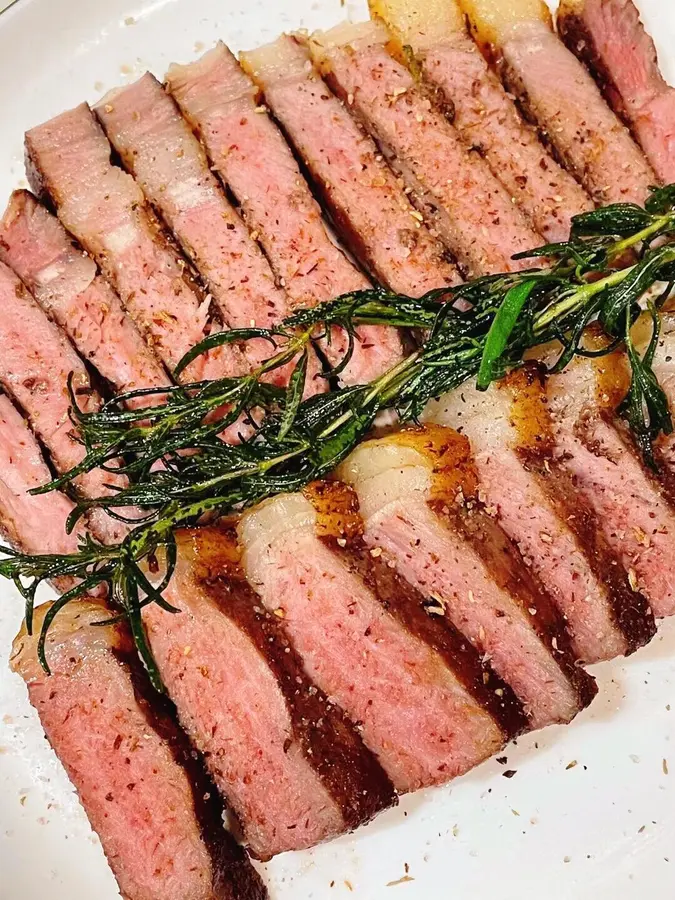 Tender and juicy, oven-baked tender grilled steak step 0